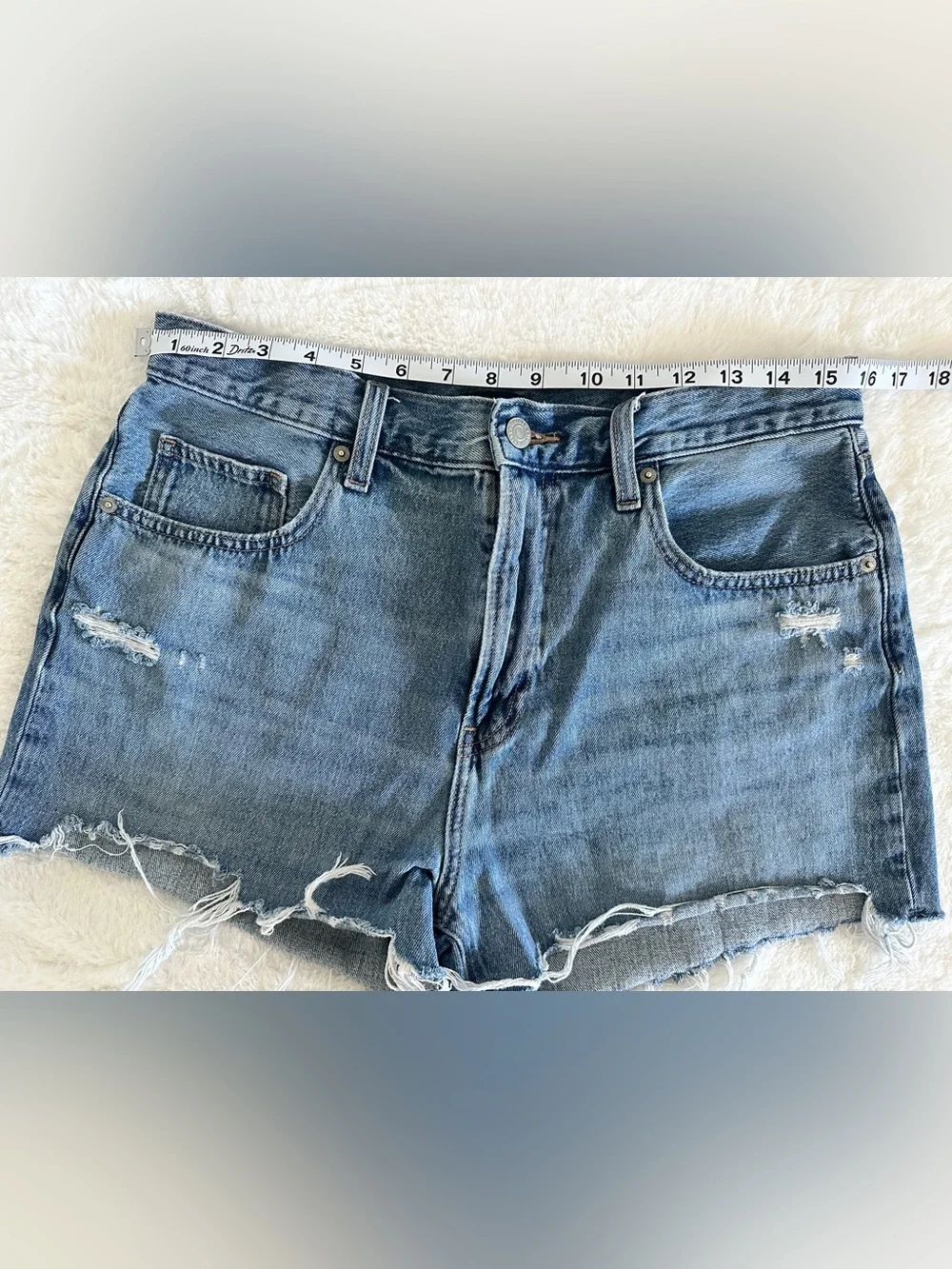 Uniqlo - High-Rise Raw Hem Denim Shorts - Mom Shorts - Baggy Size 28 - Fits 29